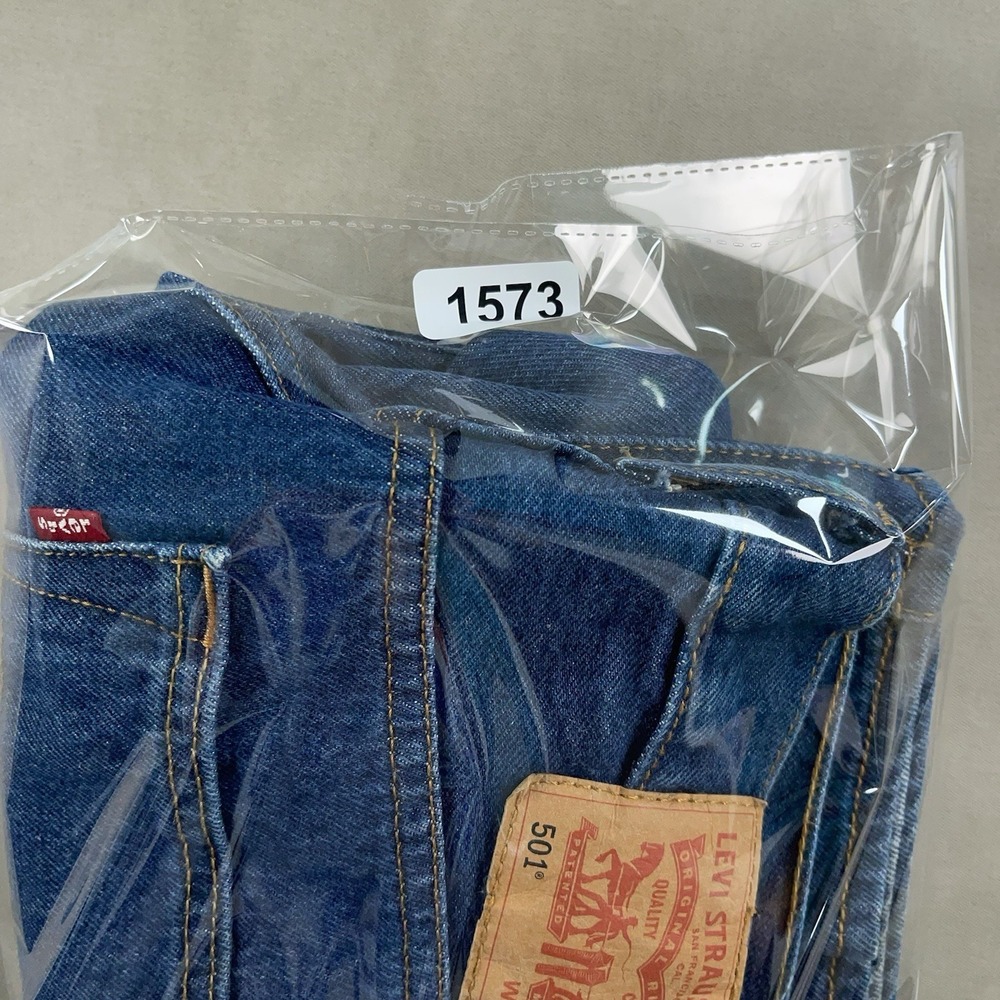 Levi 501 Jeans Mens 31x32 Denim Button Fly Straight Leg Faded (Fits 29x30) - Picture 16 of 16